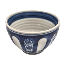 佐祖陶瓷 藍染祥紋4吋井-日本制 寬x高(約) 13.5x8.5cm 容量(約)600ml 材質/瓷器, 藍染祥紋, 1個