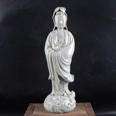 何朝宗款 瓷觀音菩薩 站像, 如圖所示