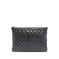 샤넬 중고 2014 라지 퀼팅 이리데슨트 페이턴트 O 케이스 클러치