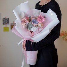 DAY OFF 畢業花束 乾燥花束 韓系畢業禮物 向日葵擴香花束 太陽花畢業典禮 永生玫瑰花 索拉花, 粉藍時光