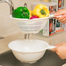【微仲夏】日本 Inomata 把手瀝水籃 1.2L 雙層濾水籃 - 洗菜盆 濾水切籃 備料籃, 1個, 白色