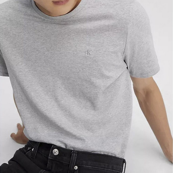 Calvin Klein 凱文克萊 光滑棉質修身單色圓領經典版型短袖T恤