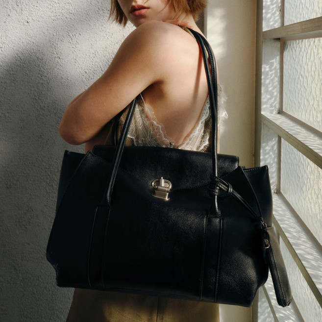 JILLSTUART 皮革裝飾長肩揹包 M