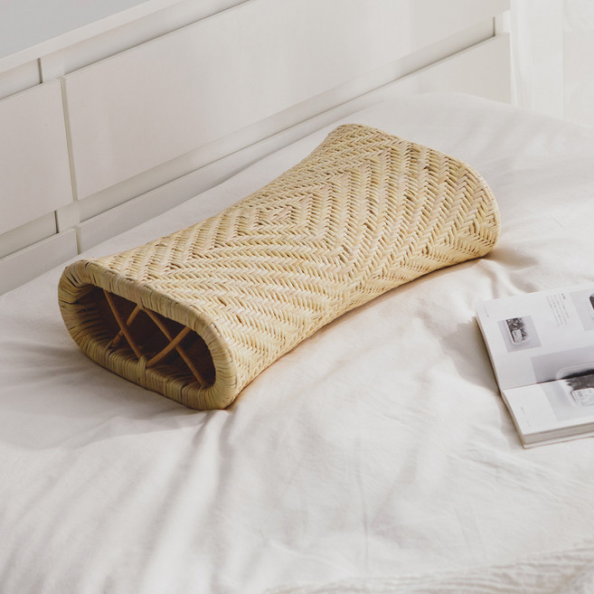 SERVINNO BEDDING 絲薇諾 手工大藤枕 夏日枕頭 淺棕色 39 x 24 x 11.5cm