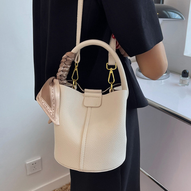 Elsso 女用柔軟水桶肩揹包