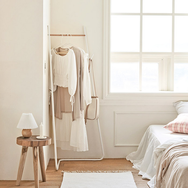 ROOM&HOME 北歐風轉角衣架, 白木色