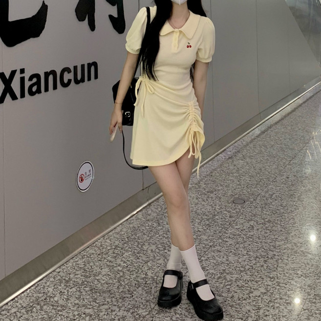 Andaromi 櫻桃高領抽繩短袖連身裙, 黃色