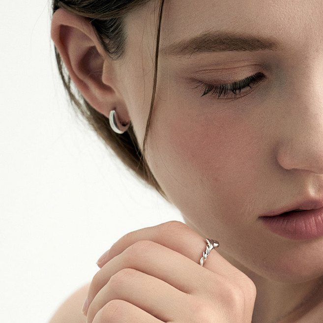 Lloyd 925純銀經典水滴一觸式圈形耳環 5.5 x 13 mm + 購物袋