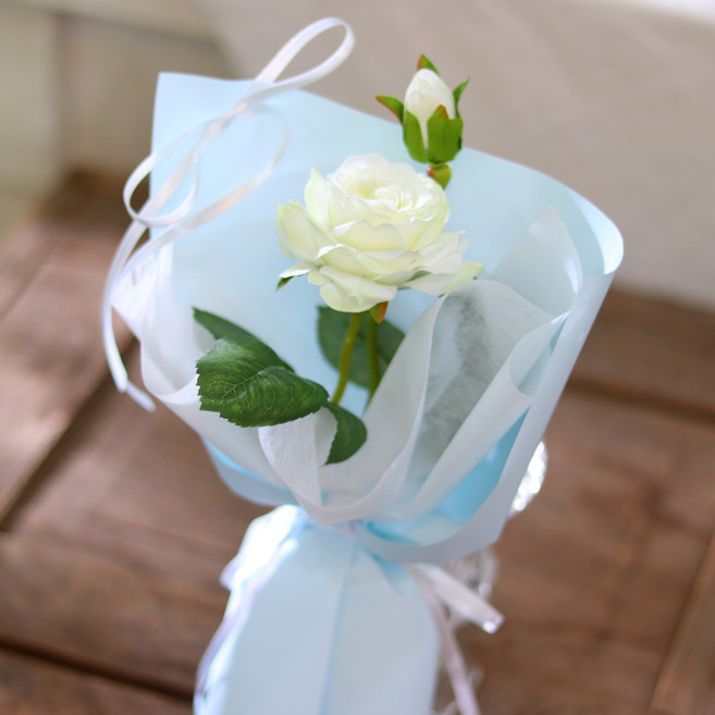 Scent Basket 芭蕾風緞帶All for Love單支人造花束, 白色, 1個
