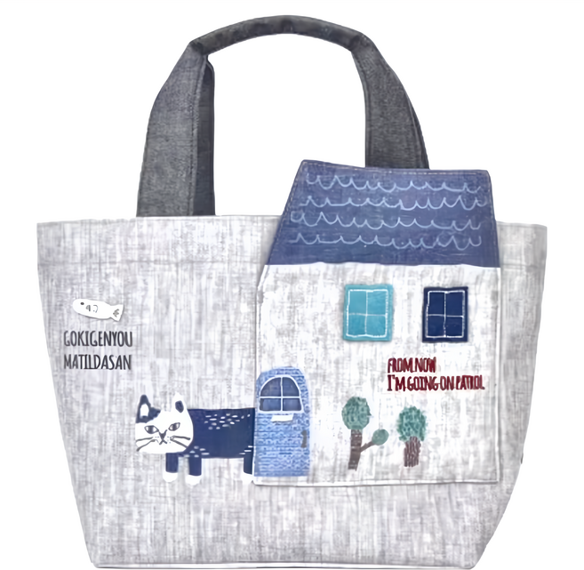 kUSUgURU JAPAN 日本眼鏡貓 Matilda san系列 手提包 立體突出房子刺繡貼花前口袋造型寬口收納包, 灰色
