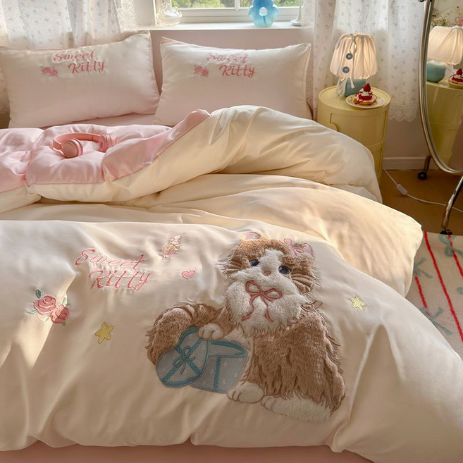 Sweet Kitty 冰絲刺繡四件套, 1個, 優雅小奶貓-白【水洗真絲 放心裸睡】1.8米床單款四件套【被套180x220】
