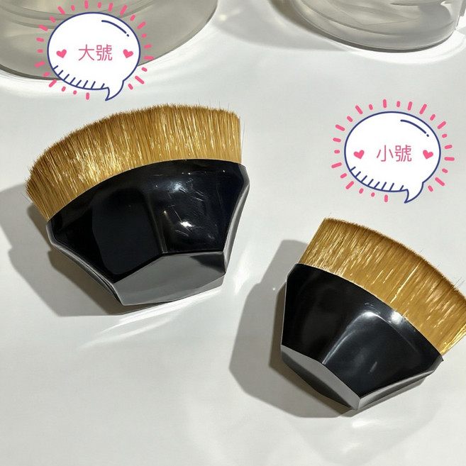 花瓣魔術粉底刷 20萬根細軟刷毛 打造無痕底妝, 1個, 小號 / 1個