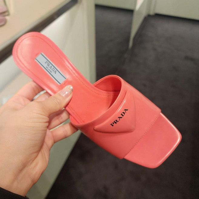 프라다 패딩 삼각로고 여성 뮬 슬라이드
