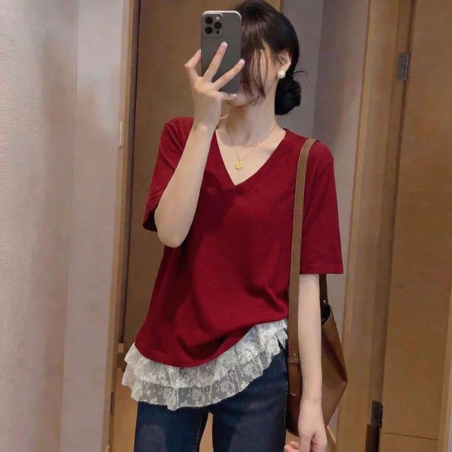 大碼女裝 夏季紅色V領蕾絲拼接短袖T恤 寬鬆顯瘦假兩件上衣