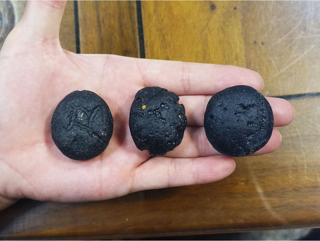 §Naddy家§ 球粒菲律賓隕石 黑隕石 40-50克 獨特居家擺飾, 黑色