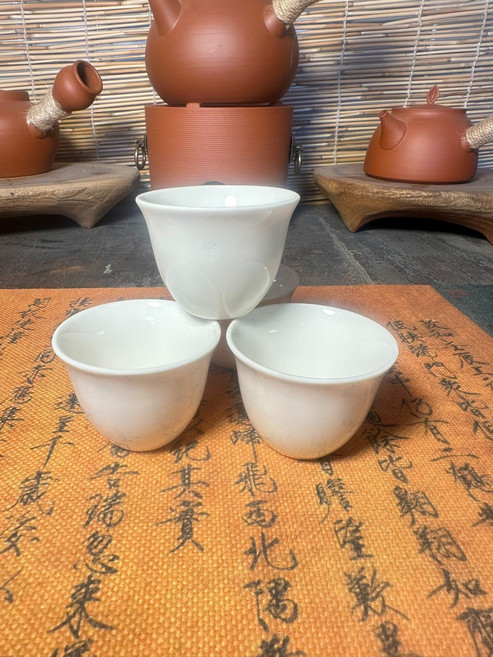 白瓷杯 防燙 水杯 品茶杯 容量60毫升 口徑6.4釐米 高4.5釐米, 如圖所示, 1個