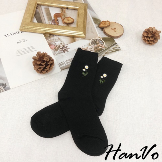 HanVo 溫柔小花刺繡中筒襪 潮流時尚休閒襪 韓系百搭舒適棉質襪 女生襪子 A12-6087