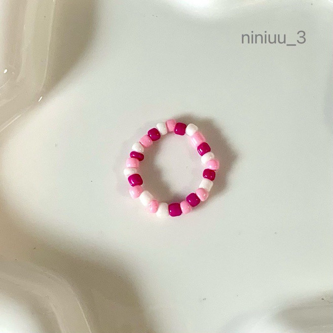 niniuu_3 米珠串珠戒指 粉紅花朵造型 Y2K可愛甜美風 彈力繩可調戒圍