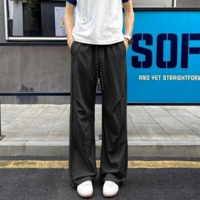 2026 夏季運動長褲 男 夏季薄款 彈性涼感 簡約輕量 通勤百搭 寬褲 防潑水速乾 透氣工作褲 寬鬆直筒 闊腿休閒褲 束口工裝褲
