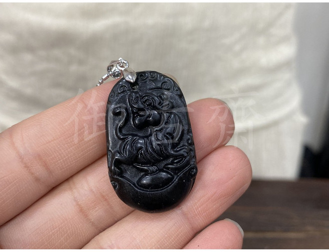 御古齋 十二生肖墨玉精雕玉牌玉墜 質優透光 平安掛件 虎 長34-35mm 寬21-22mm 厚5-7mm