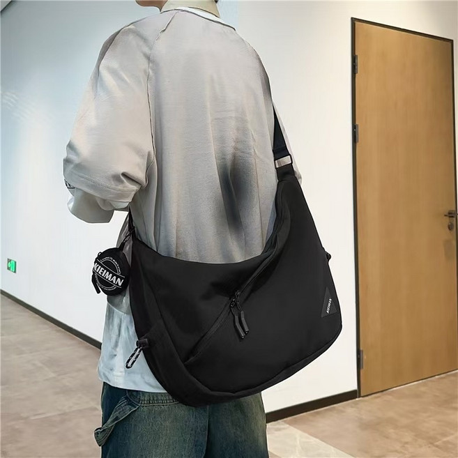 休閒通勤大容量斜背包, 黑色