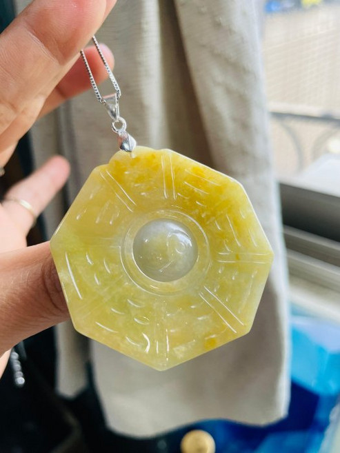 八卦玉石墜飾, 天然A貨玉 冰潤金黃雙彩太極大八卦翡翠玉墜 起冰油亮黃霧滿色 帶冰潤雪梨肉夾綠絲, 1個