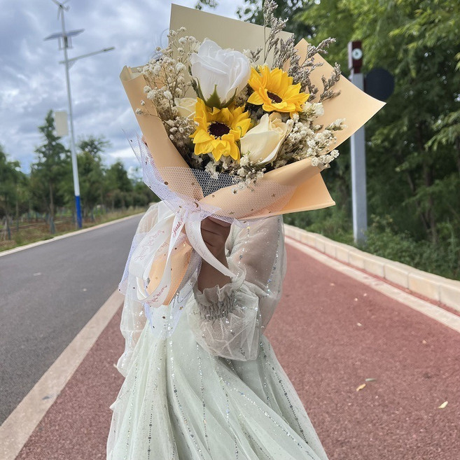 畢業小熊香皂花束, 奶茶白向日葵花束, 1個