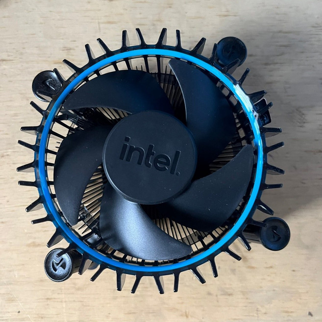 Intel LGA 1700 腳位 下吹式散熱器, 1個
