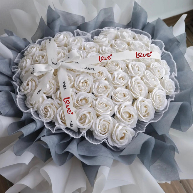 小香風永生玫瑰花束 香皂花生日禮物送女友閨蜜, 1件, 心之歸屬99朵心形白玫瑰:如圖所示