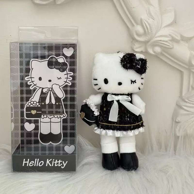 Hello Kitty 毛絨公仔掛件, 1個, 黑色小香風禮盒款