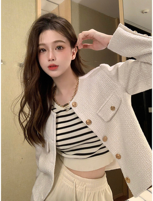 梨卡 女裝短版外套 圓領金釦設計 氣質百搭秋冬款 經典黑白兩色
