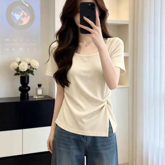 Qurora 滿天星U領短袖女褶皺扭結上衣 顯瘦遮肚不規則設計