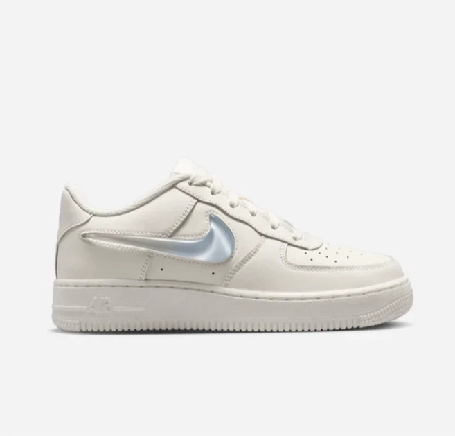 Nike Air Force 1 女款休閒鞋 金屬質感 Swoosh 設計