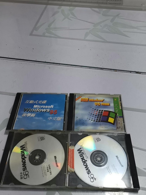 Microsoft Windows 95 中文版 光碟一套, 1個