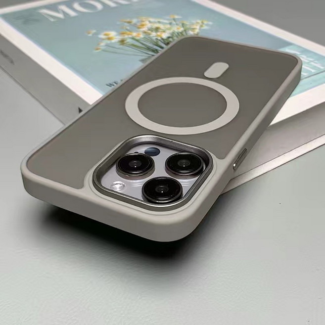 磁吸膚感殼 大孔鏡頭框 iPhone 手機殼