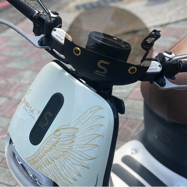 gogoro S PERFORMANCE 風鏡, 1個, 咖啡原廠風鏡貼(半遮),髮絲紋(金字), 髮絲紋(金字)