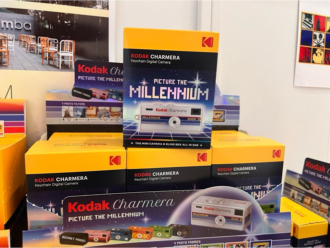 Kodak Charmera 鑰匙圈數位相機 盲盒, 1個, 二代千禧版-盲盒-單一盒(不含記憶卡),不須加購