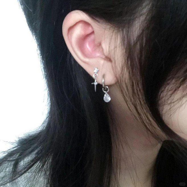 超值 極簡個性水滴鋯石耳扣女百搭十字架耳環清冷感高級感氣質耳釘耳飾 副廠商品