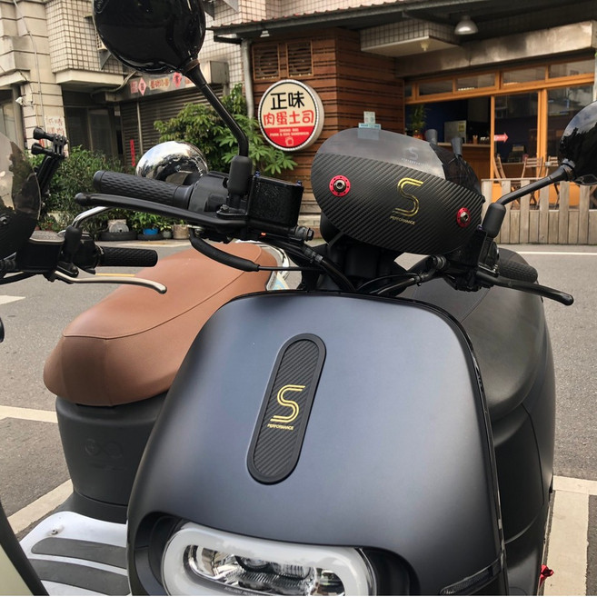 gogoro S PERFORMANCE 風鏡, 1個, S2原廠風鏡貼(半遮),髮絲紋(金字), 髮絲紋