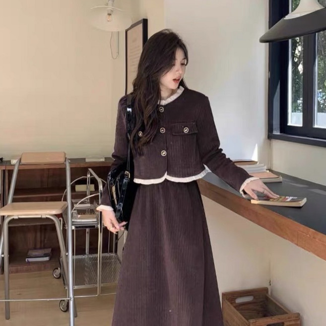 JinG 套裝*小香風短版上衣 高腰長裙