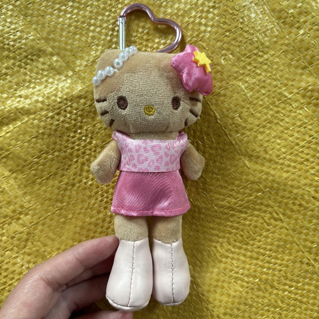 動漫香港限定 Hello Kitty 香風毛絨公仔掛件鑰匙扣, 1個, 長腿黑皮粉名媛kt