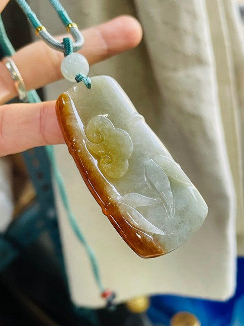 天然玉石 祥雲竹節吊墜, 天然A貨玉 老坑紅帶綠花手空俏色雕節節高升翡翠玉墜 油亮起冰蜜黃 帶淡綠肉過渡梨黃, 1個
