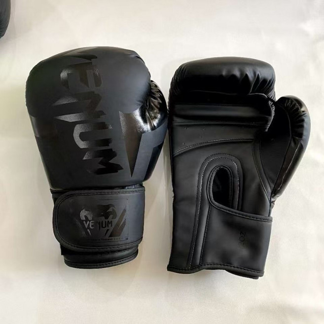 Venum 成人拳擊手套, 磨砂黑, 1套