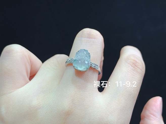 翡翠雕件戒指 裸石: 11-9.2