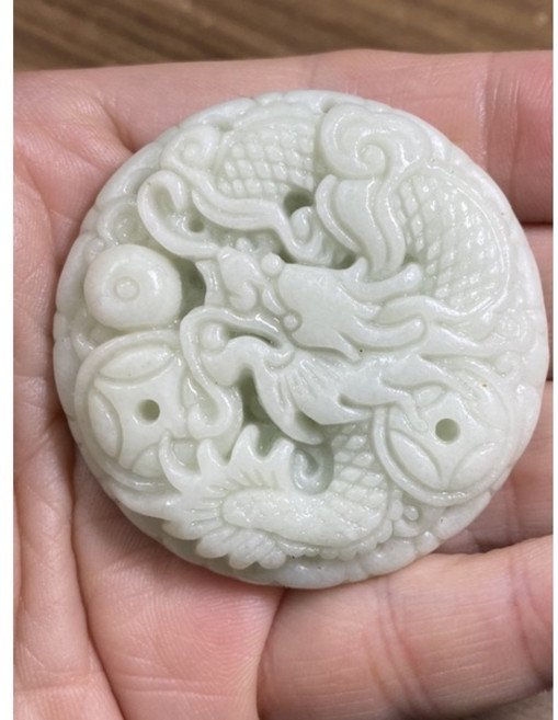 藍田玉咬錢龍吊墜, 1個