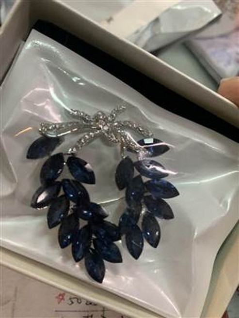 華麗水鑽綴飾藍色寶石胸針, 新款潮胸花大衣釦別針奢華西裝女高級西服精緻設計, 1件
