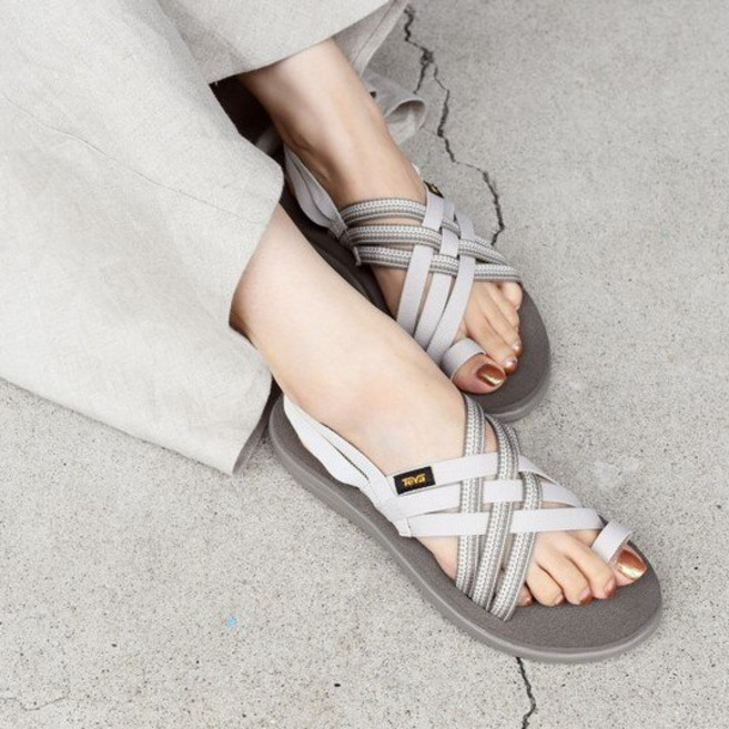 Teva Voya Strappy 交叉織帶涼鞋