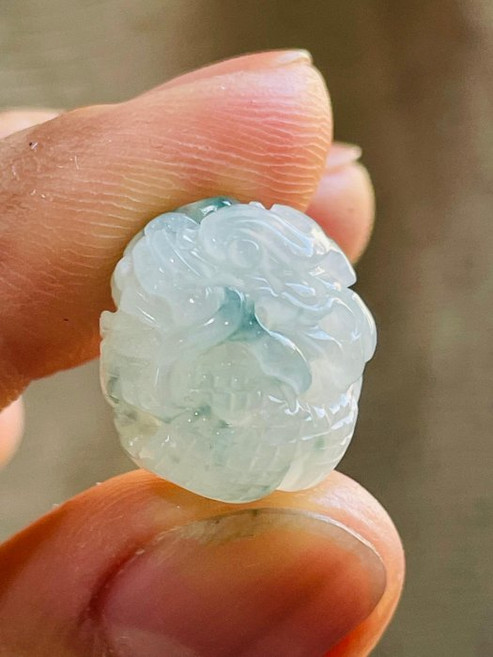 淡綠色翡翠A貨玉石雕件