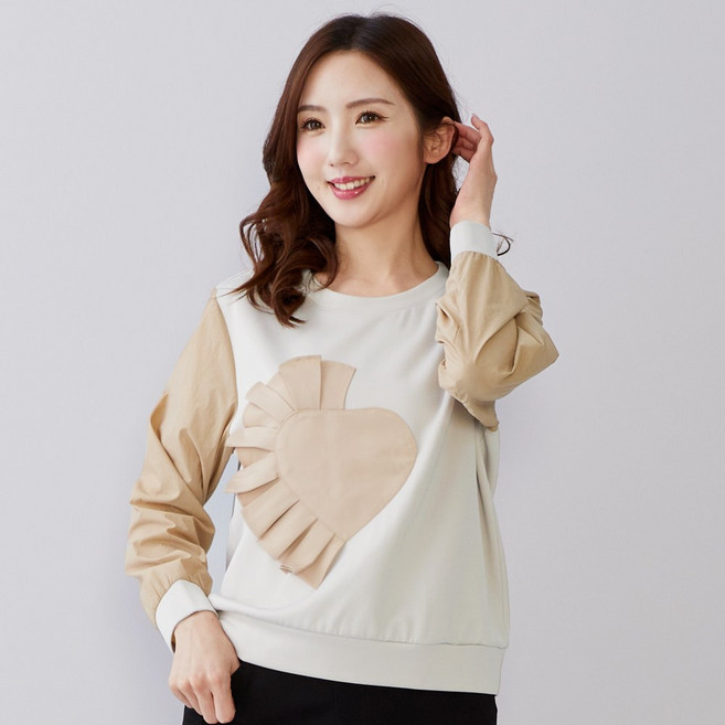 betty’s貝蒂思 壓褶愛心異材質拼接T-shirt