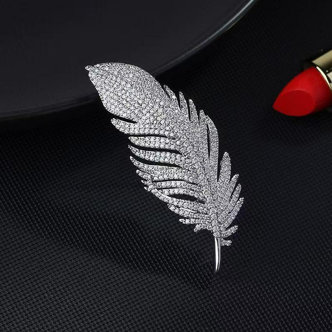 超值 氣質羽毛胸針輕奢時尚女士結婚胸花新款胸花奢華西服配飾別針精緻 副廠商品